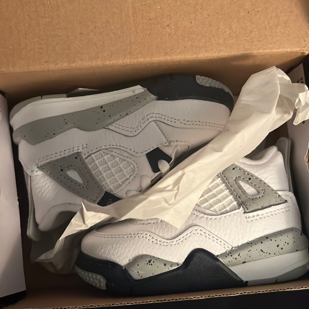Jordan 4 retro (Brand new)